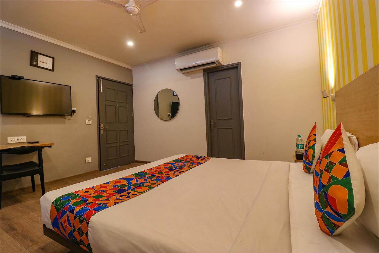 Fabhotel Chattarpur Enclave Nova Deli Exterior foto